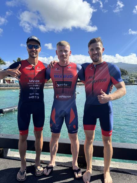 Trzech triathlonistów nad oceanem na Mistrzostwach Świata IRONMAN w Konie - coaching IRONMAN IM Inspiration